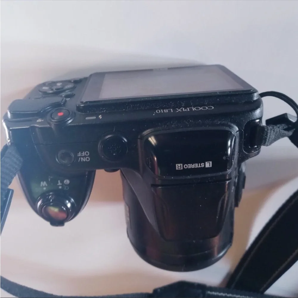 NIKON COOLPIX I810 CAMERA used